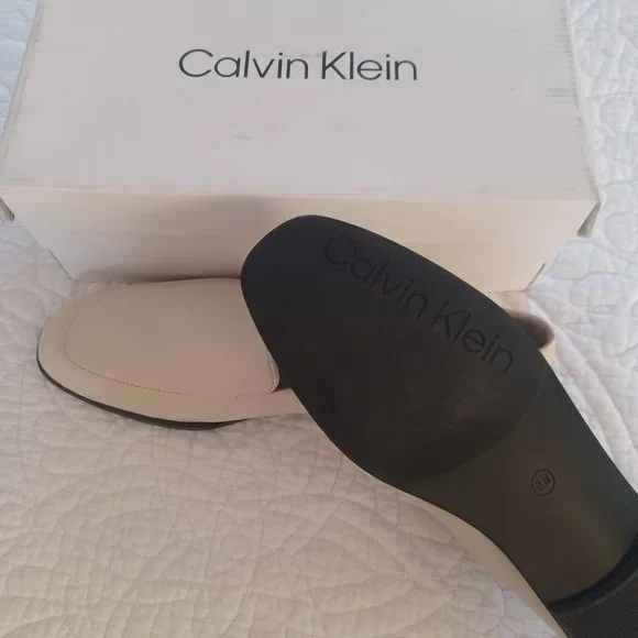 Women's Calvin Klein flats in Ivory size 8 - Picture 3 of 4